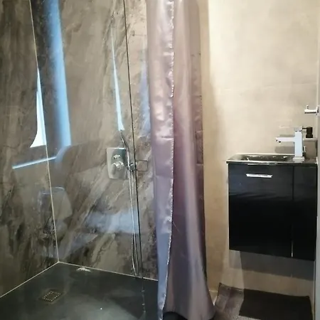 New Luxury & Spacious, Central Apartment, 2bedrooms 70sqm Apartment