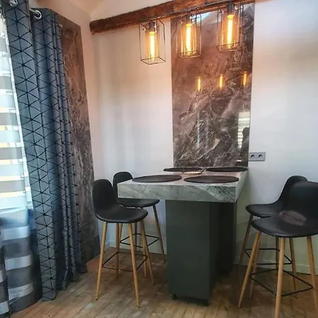 New Luxury & Spacious, Central Apartment, 2bedrooms 70sqm Apartment *